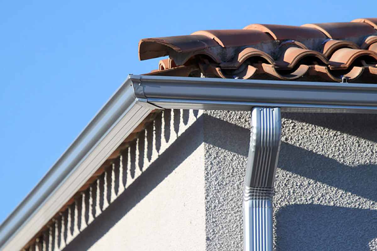 aluminium guttering house in marbella with aluminium guttering
